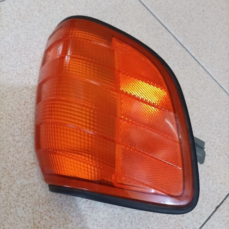 Lampu sen Kuning mercedes benz W124 Boxer lampu sem corner camp mersi W124 Original