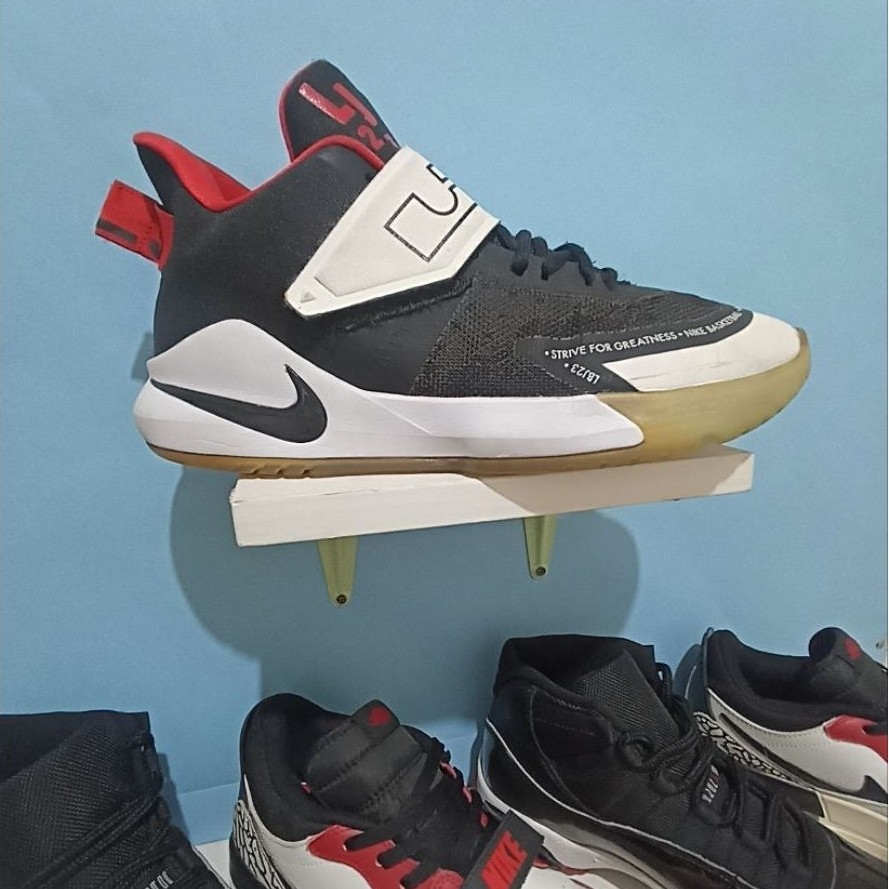 SEPATU BASKET NIKE LEBRON AMBASSADOR 12 SIZE 43