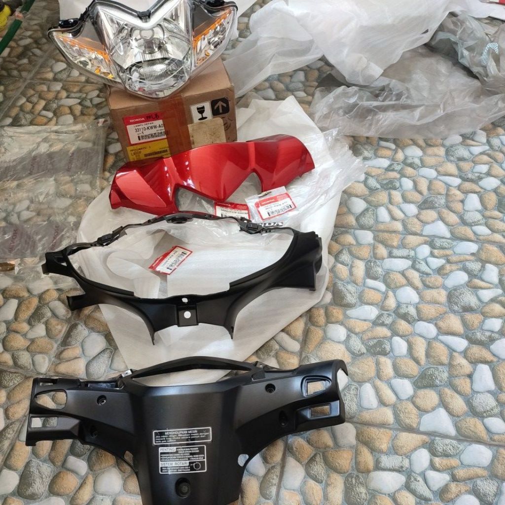 BATOK KEPALA VISOR SATU SET HONDA REVO DX REVO ABSOLUTE ORIGINAL AHM 5320B 5320C-KWW-A00