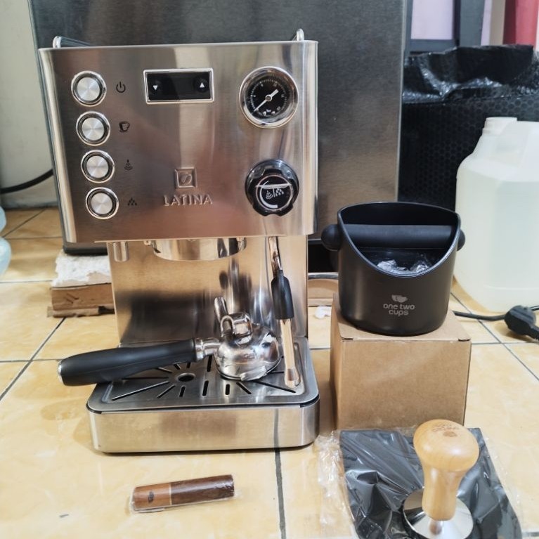 Latina Altro V1 - Mesin Espresso bekas