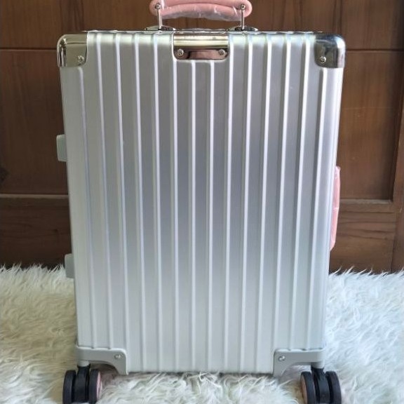 Koper Rimowa Classic 20 Inch Cabin Pink, Blue Wheels