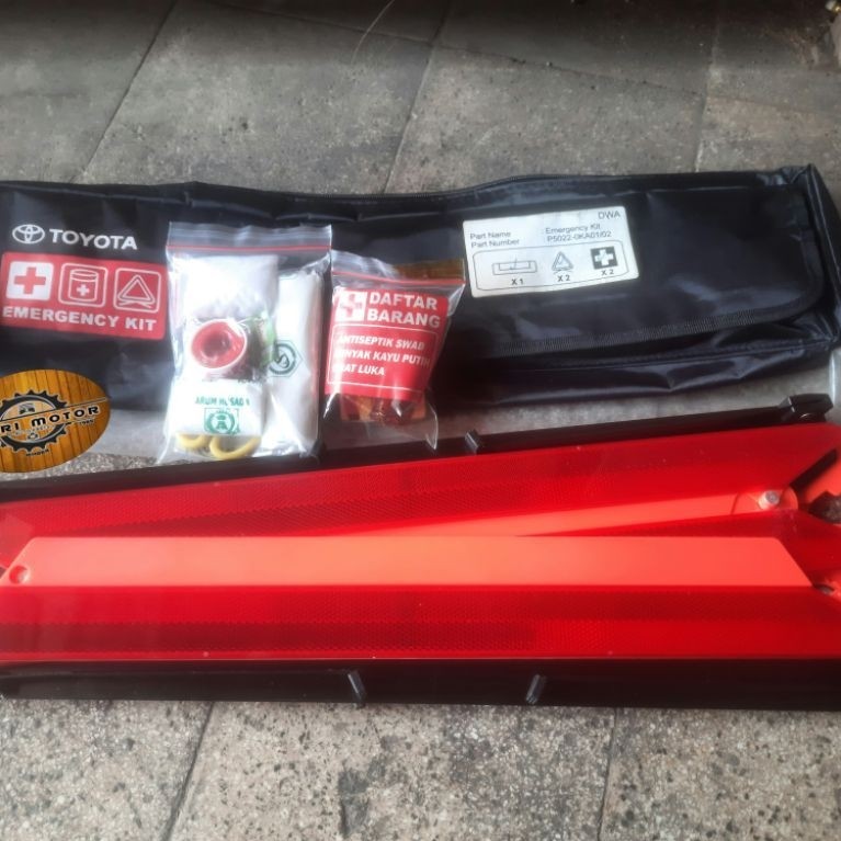 Toyota Emergency Kit / P3K Mobil / Segitiga Peringatan
