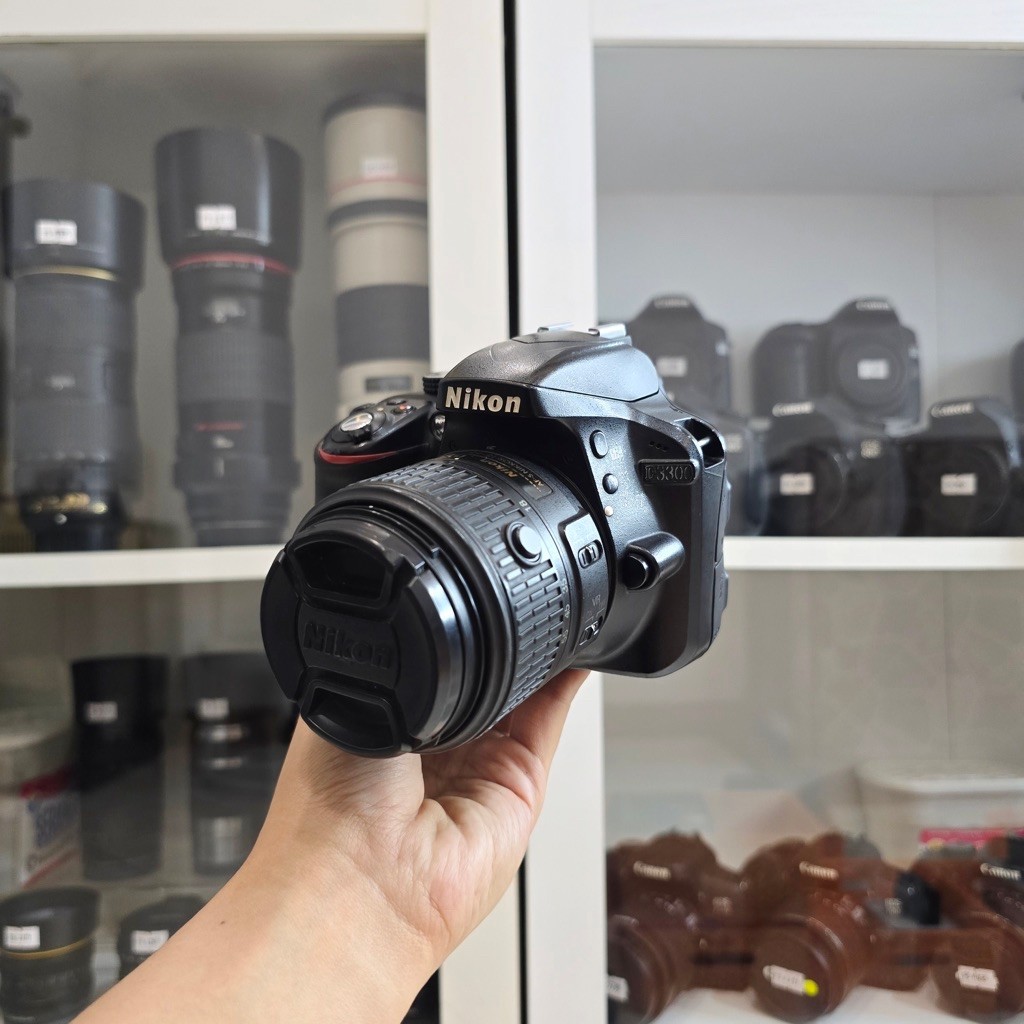KAMERA NIKON D3300 + NIKON DX NIKKOR 18-55MM VR II (SN 7612)