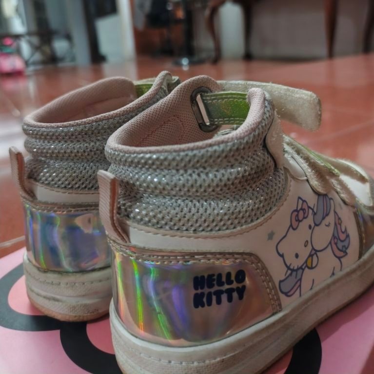Preloved Sepatu anak Hello Kitty