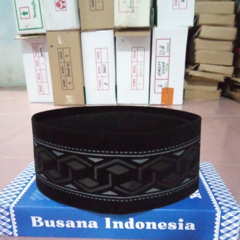 Songkok Peci Motif 3D Hitam Bludru Nyaman untuk Pria Dewasa