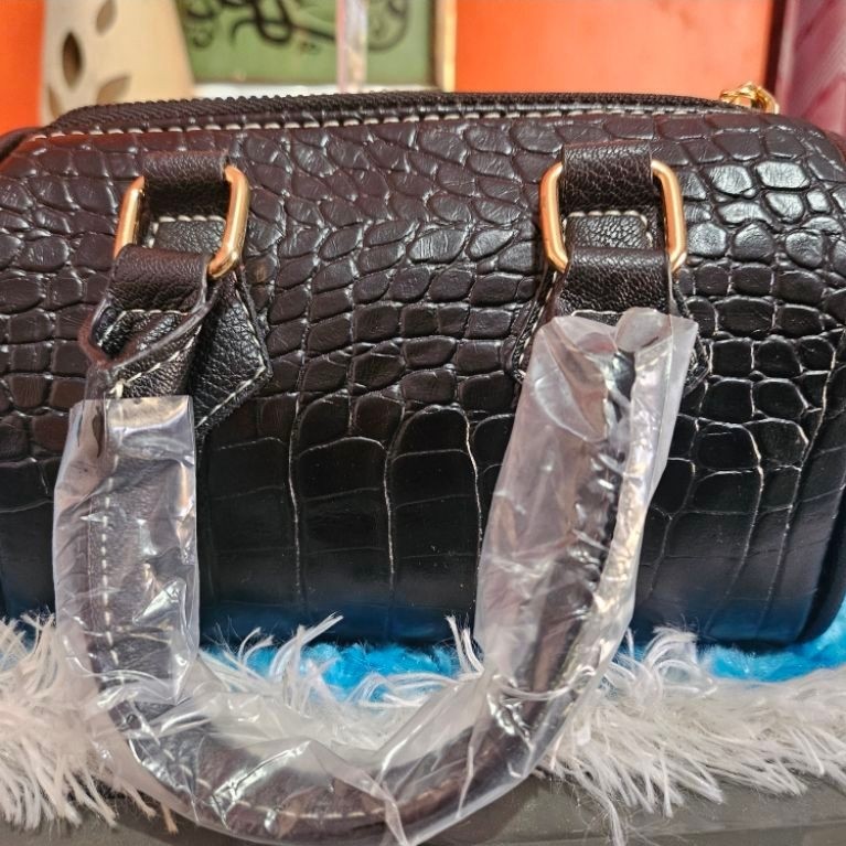 Aru bag Andari