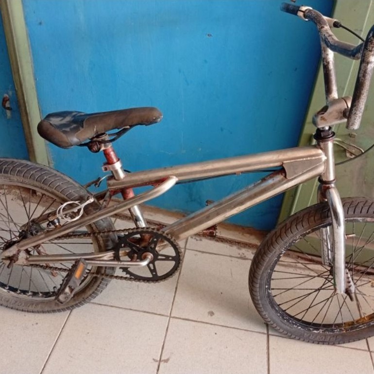 Sepeda BMX mongoose ukuran roda 20