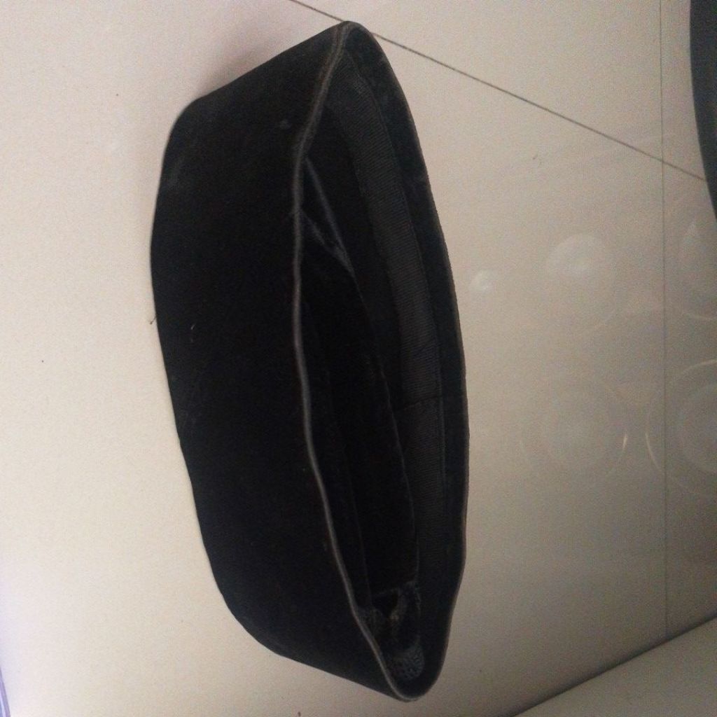 Peci hitam 9 cm kain bludru halus