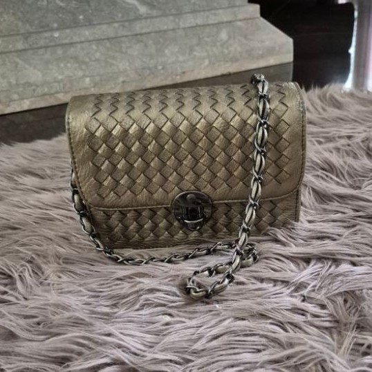 tas hana warna bronze