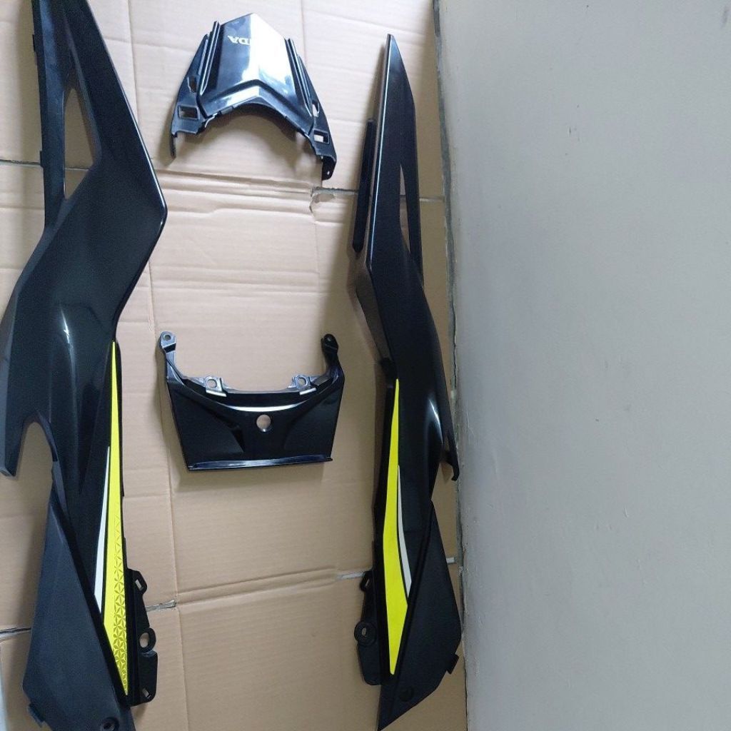 BODY BELAKANG SET WARNA HITAM ORIGINAL COPOTAN CBR 150R FACELIT LED TAHUN 2016-2020