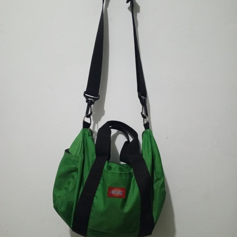 dickies duffle bag tas selempang ukuran sedang