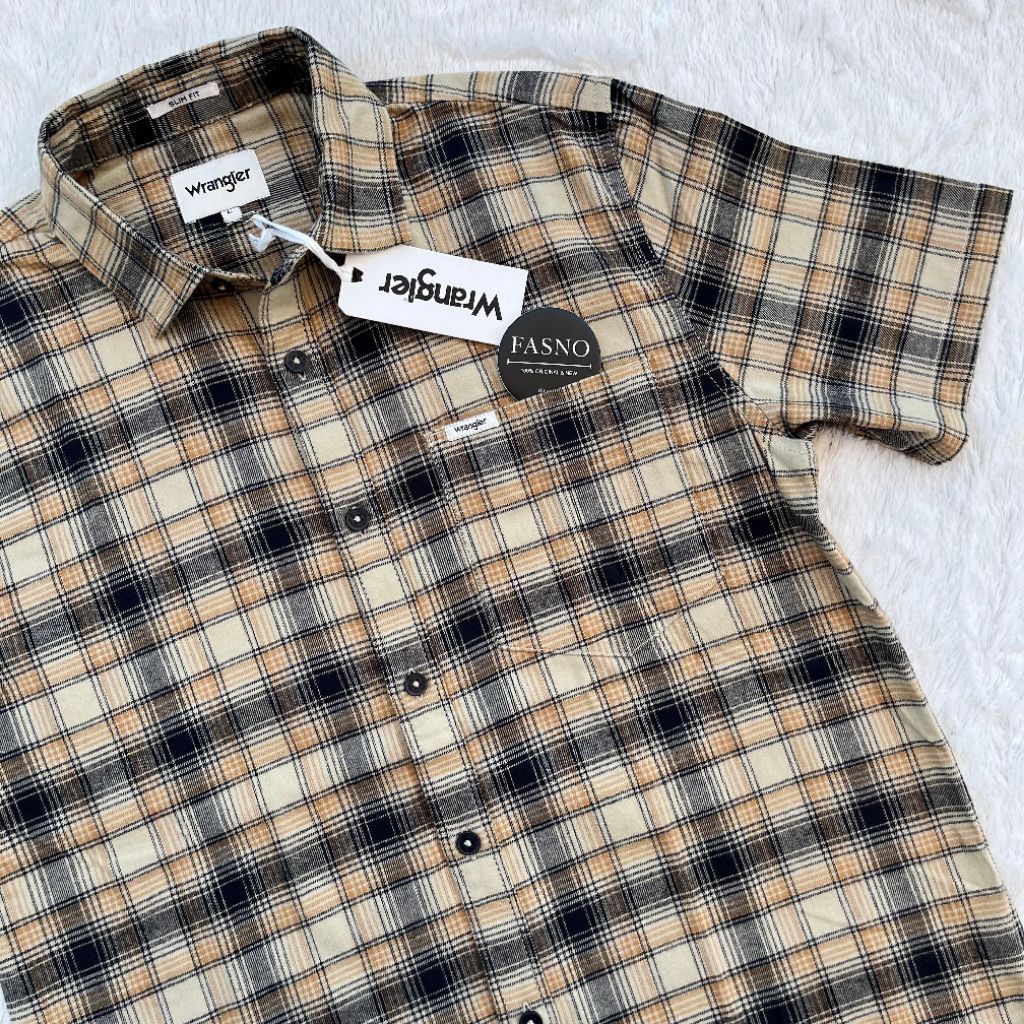 [NEW & ORIGINAL] ORIGINAL Wrangler Classic FLANEL SS Slim Shirt, 1 Pocket.
Color = Brown C05P25

