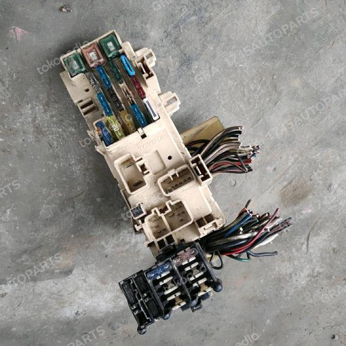 FUSE BOX SIKIRING DALAM TOYOTA CORONA ABSOLUTE USED PART