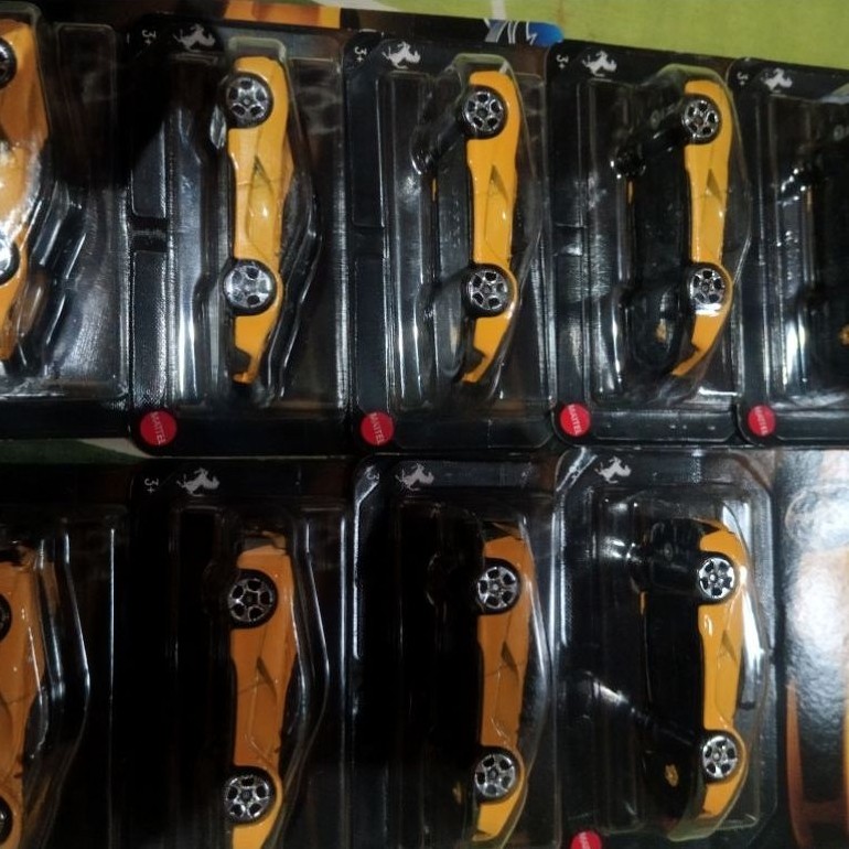mainan hotwheels LaFerrari