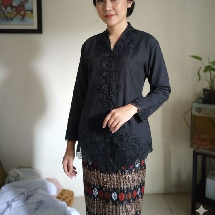 ATASAN KEBAYA ENCIM BORDIR SENADA TANGAN PANJANG-HITAM
