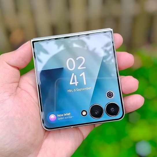 SAMSUNG Z FLIP 7 12/256 SECOND