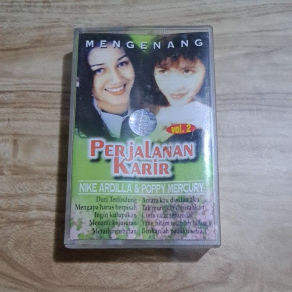 Kaset pita Nike Ardilla & Poppy Mercury