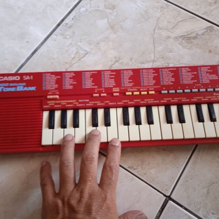 mainan edukasi Casio sa1 keyboard bekas