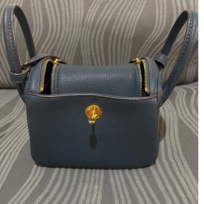 Preloved Tas Kulit asli Lindy 20 - Navy