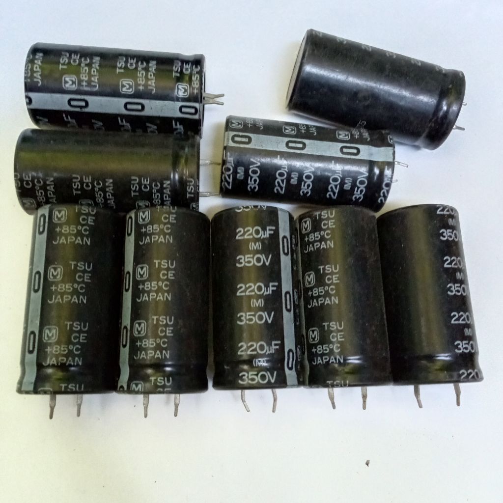 9 pcs kapasitor 220 uf 350 V merk TSU Japan kondisi baru stok lama