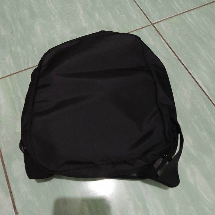 Eiger Slempang Hitam