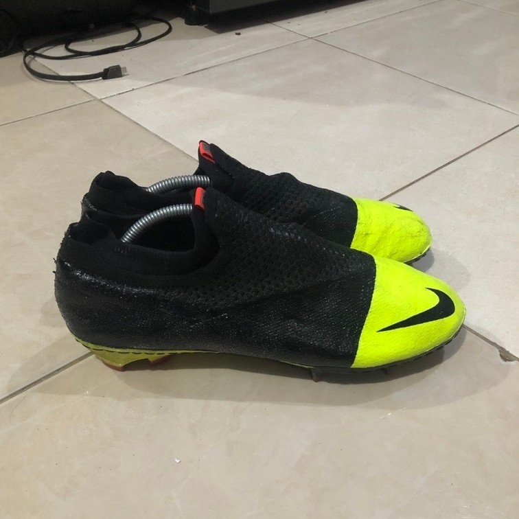 Sepatu bola Nike Phantom VSN custom Nike GS by Hevelarte