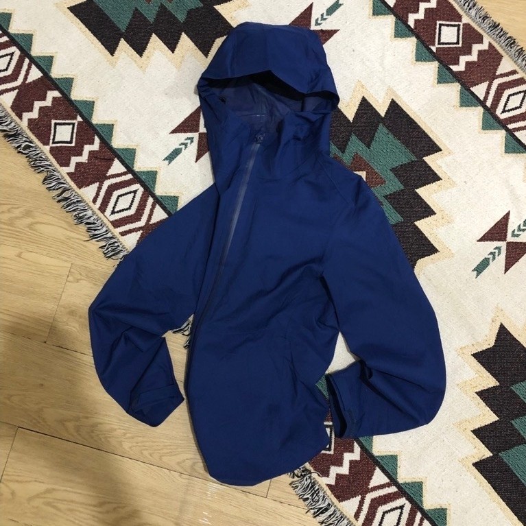 (HARGA NET / PAS) UNIQLO BLOCKTECH PARKA JAKET BIRU SIZE M-L USED LIKE A NEW / PRELOVED UNIQLO / UNI