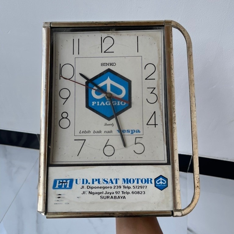 jam dinding dealer vespa
