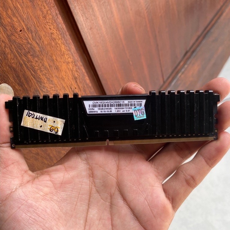 CORSAIR 8GB DDR4