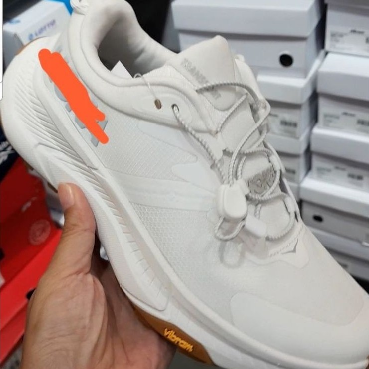 Sepatu Sneakers Putih dengan Tali Gesper Sol Vibram Kasual Pria Wanita