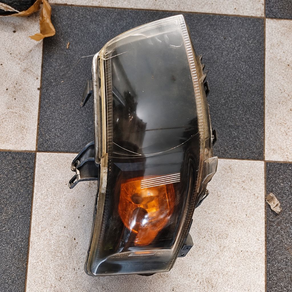 Headlamp / Lampu Depan Suzuki APV Custom smoke kanan