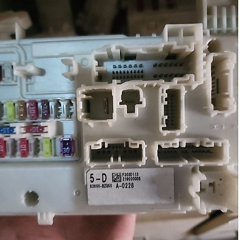 Bcm / Fuse Box Toyota Avanza / Daihatsu Xenia 82600-BZG50 5-D