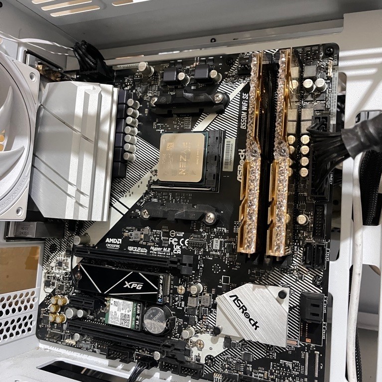 Paket Ryzen 5 5600 + Asrock B550M + Ram G.Skill Royal 16GB 3600MHz C16