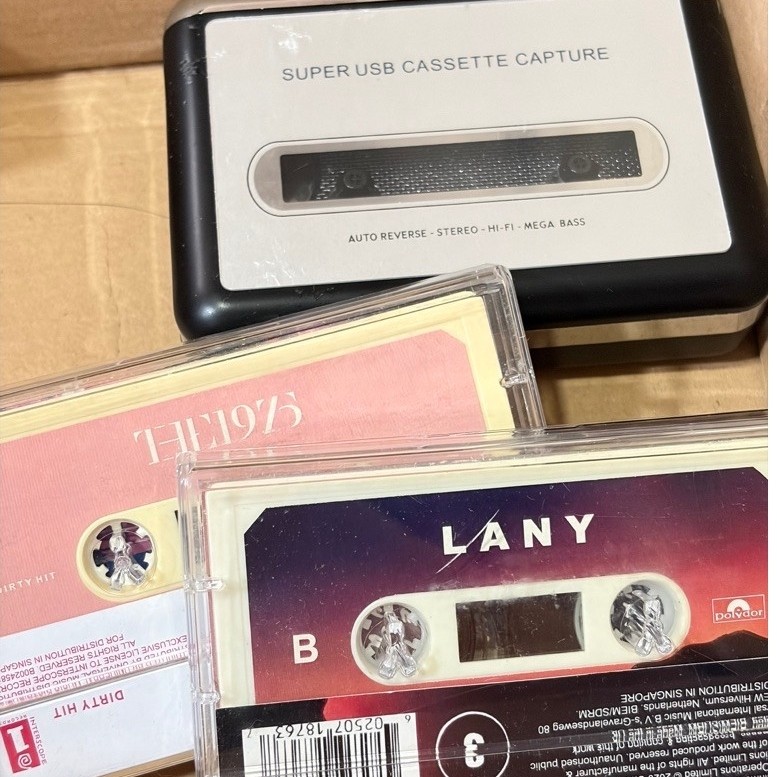 MUSIC PLAYER + 2 ALBUM KASET PITA JADUL [The 1975, LANY]
