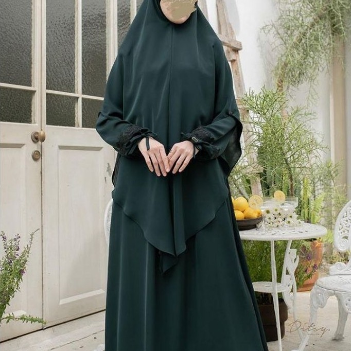Ditsy Lucerys Galaxy Nida Sultan