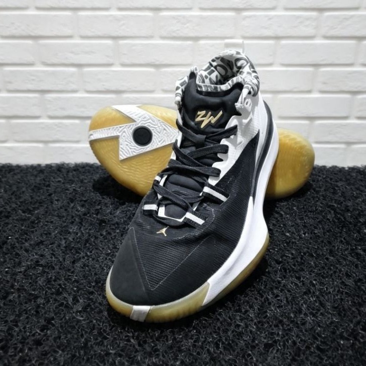 Sepatu basket Zion 1 Second