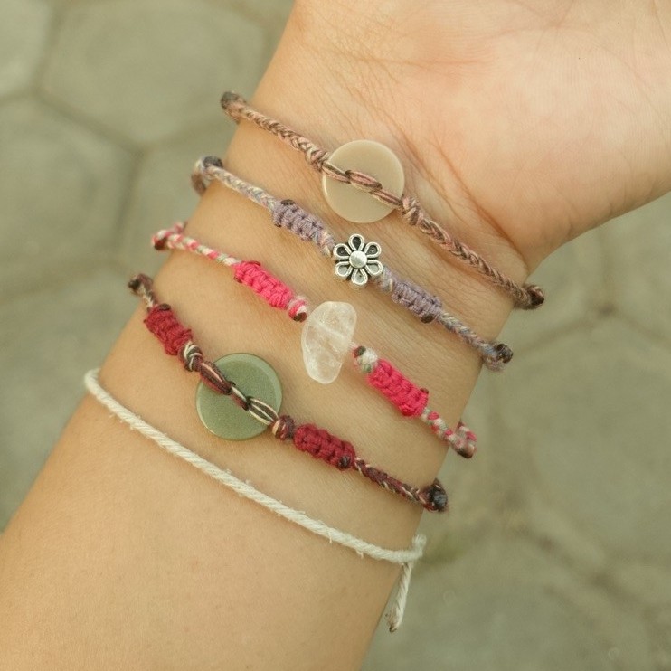 gelang benang manik, gelang tali, gelang benang jahit
