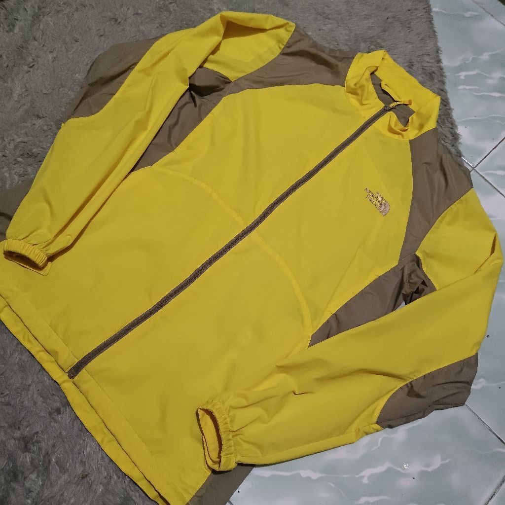 jaket tnf running size M LD 110 P 65 cm
