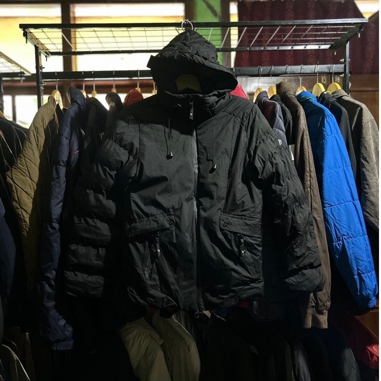 unknown puffer winter jacket hitam women M