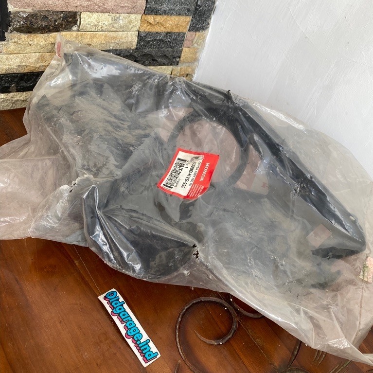 COVER BATOK KEPALA BELAKANG HONDA VARIO 110 LAMA OLD KARBU ORIGINAL AHM 5320B-KVB-930