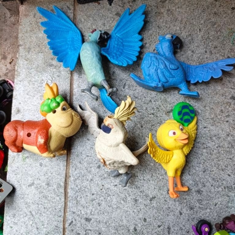 set figure happy meals birds rio brazil
