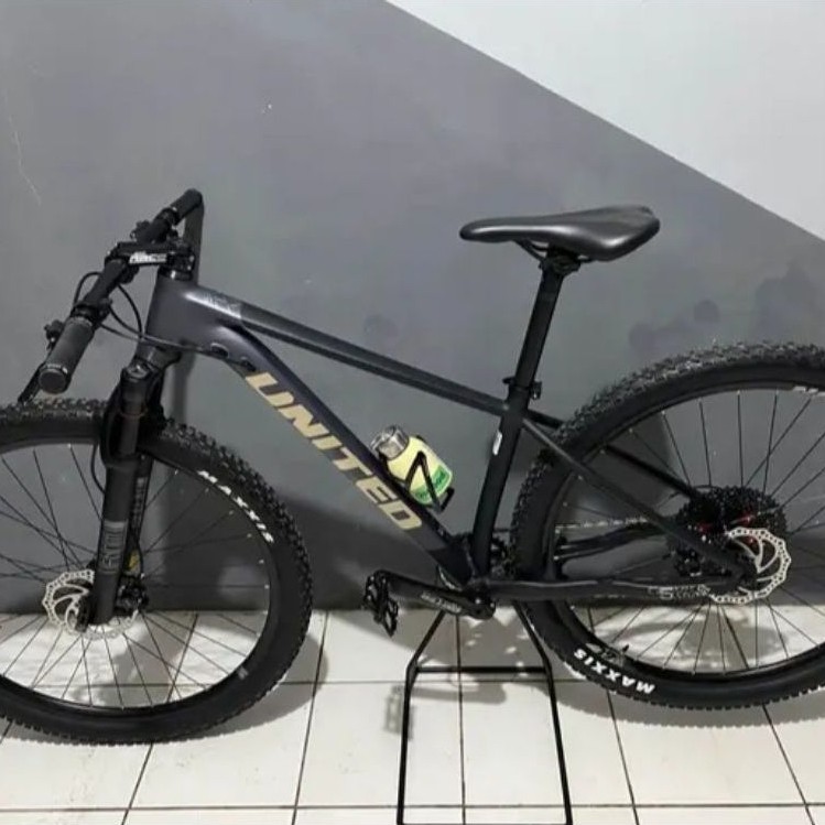 sepeda gunung MTB clovis 5.10 ukuran 27,5 hub jangkrik kondisi seken
