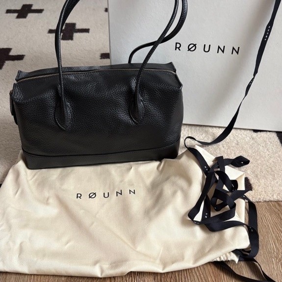 preloved rounn bag -  bao eastwest 29