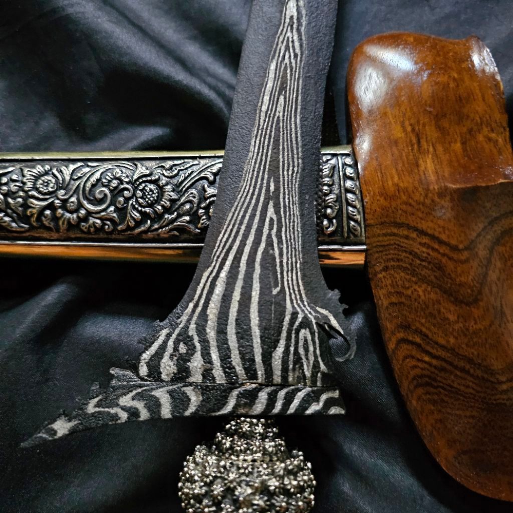 Keris Sempaner Pamor Junjung Derajat Tunggak Semi