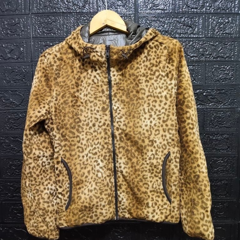 Uniqlo Reversible Leopard / nilon jacket