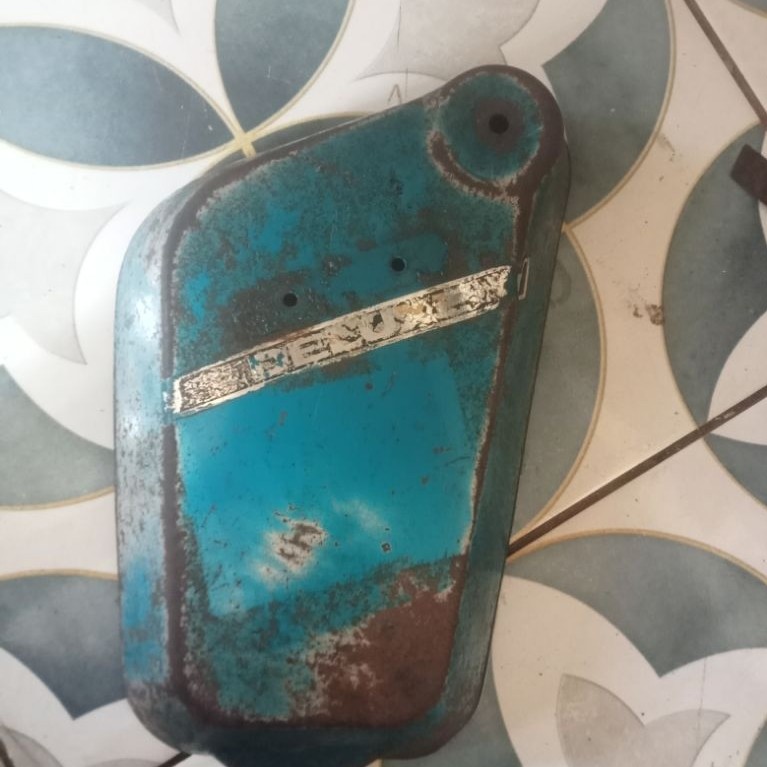 Cover tutup aki cover kiri Yamaha L2g,L2s,yb100,L2dx original cat biru