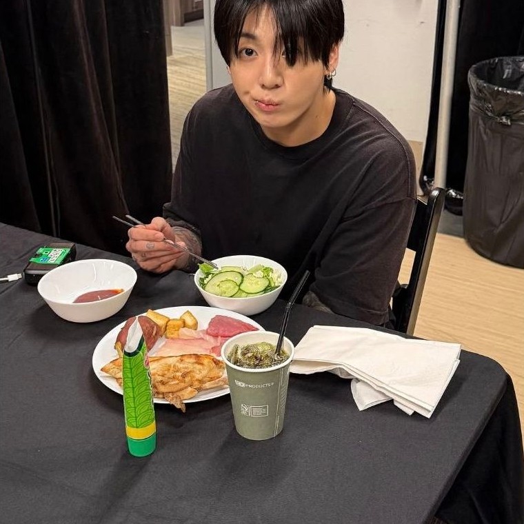 MERCH BTS