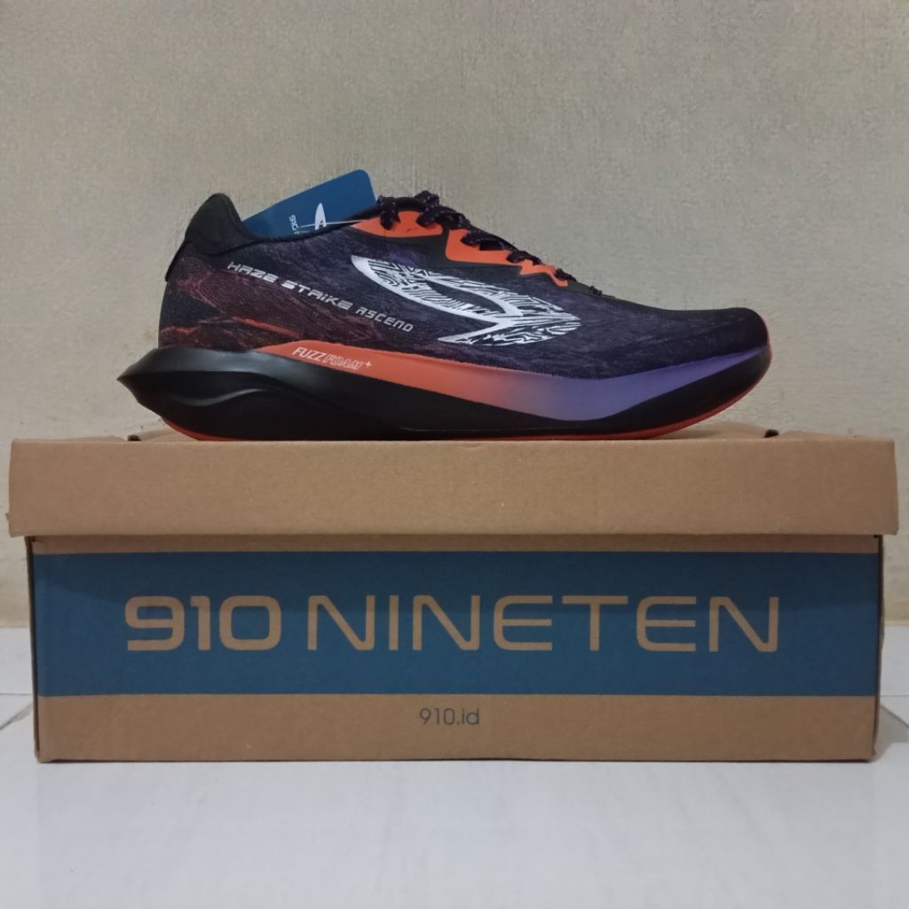 (Sample) Running 910 Nineten Hazestrike Ascend size41