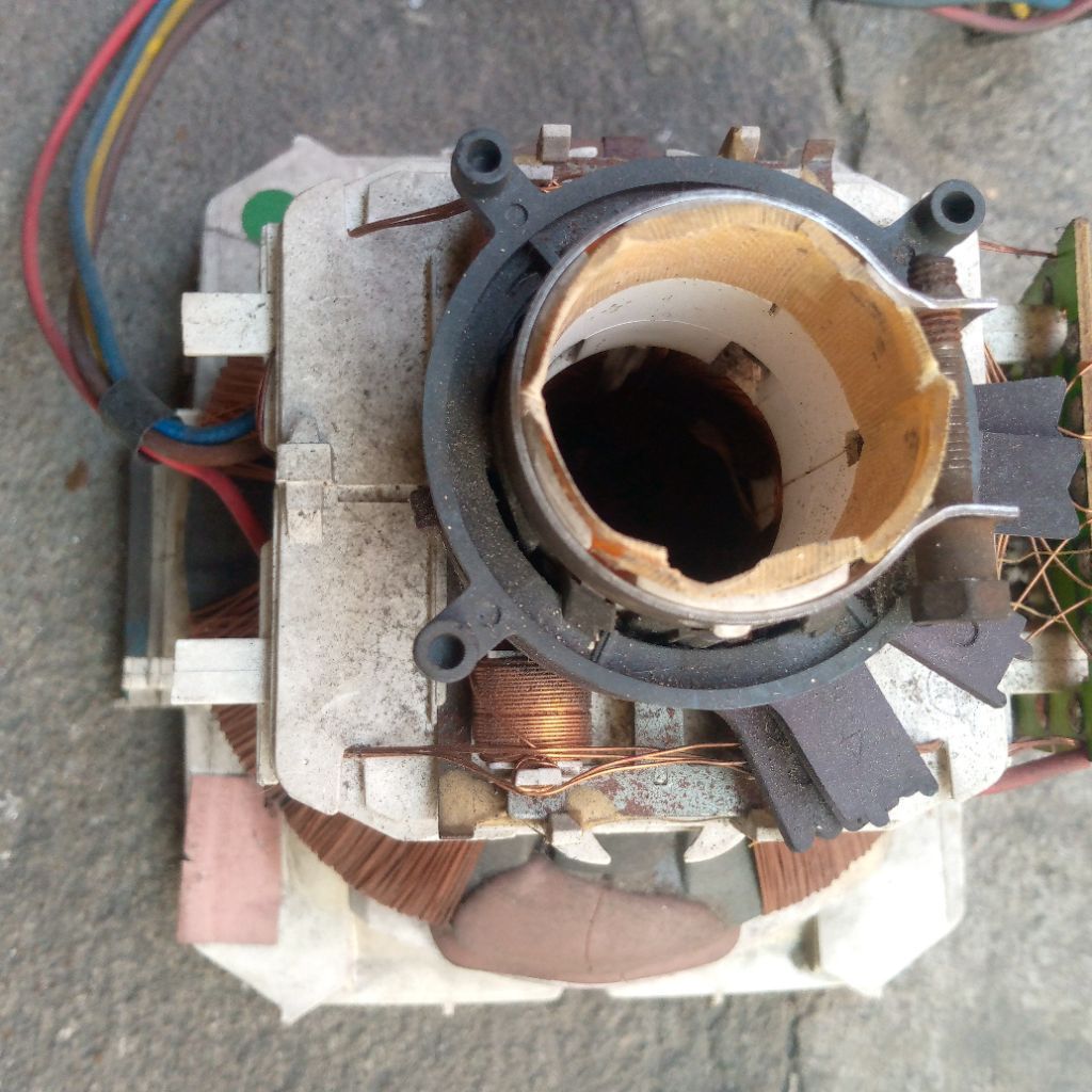 Yoke konde tv tabung slim 21inc merk Polytron,ew, normal.