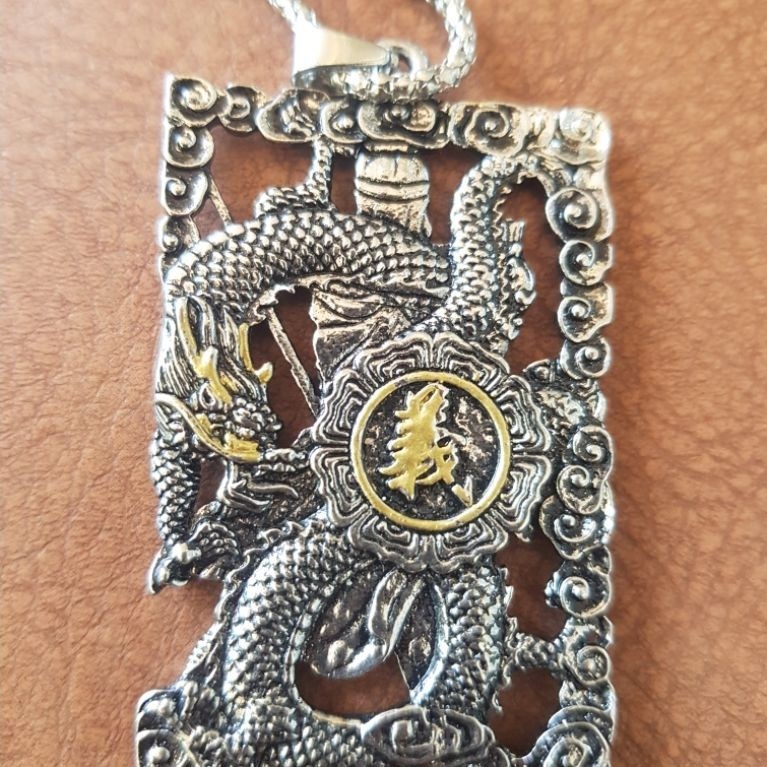 kalung panglima Guan Yu / Guan Gong.
